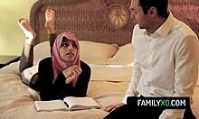 Пасынок неприлично встречается со своей падчерицей в хиджабе