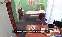 Spionagecamseks met een sexy ebony patiënt Jasmine Webb