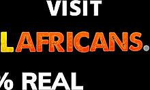 Африканска красавица прави домашен минет в тоалетната