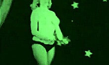 Marilyn Monroe, blondínka, sa vyzlieka na verejnosti v porno z 60. rokov