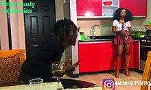 Sex senzual în bucătărie cu Naija Beauty și prietenul fratelui ei