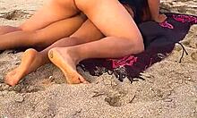 Amatir atletik Meksiko mendapat pantatnya ditiduri oleh orang asing di pantai umum