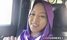 Un'adolescente musulmana tetra viene catturata per un intenso sesso a cavalletto